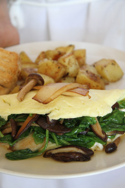 Hole in the Wall Restaurant omelet