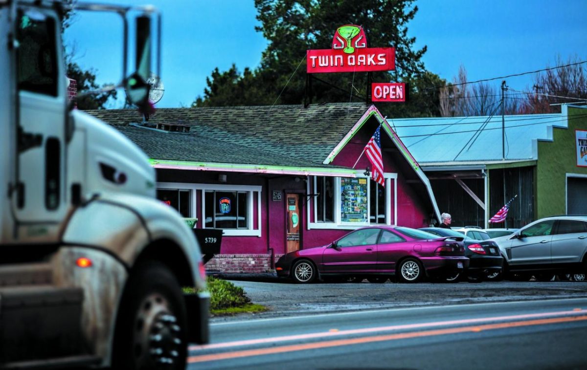 The tavern has welcomed travelers on Old Redwood Highway since 1924. (Photo / Chris Hardy)