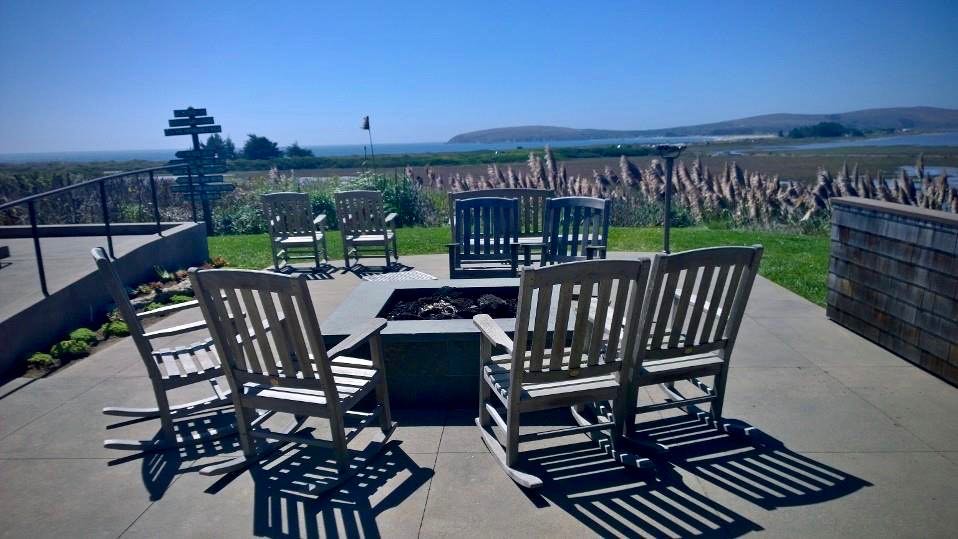 Drake's Fireside Lounge is the perfect place to relax and experience the Sonoma Coast. Get cozy indoors next to a stone fireplace or take in the sunset, nestled in a teak rocking chair by the outdoor fire pit. (yelp.com)