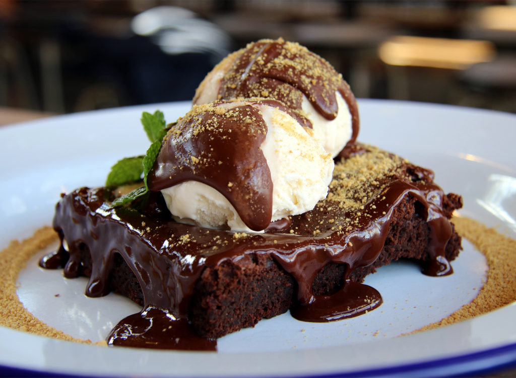 Brownie Sundae at Brewsters Beer Garden in Petaluma. (Heather Irwin / Sonoma Magazine)