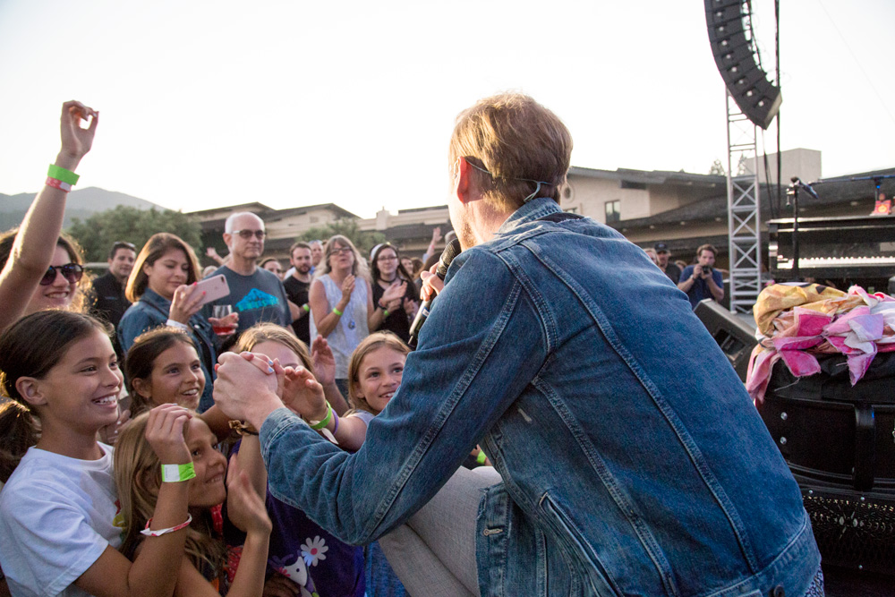 Andrew McMahon engages with young fans at Robert Mondavi Winery in Oakville. (Estefany Gonzalez) 