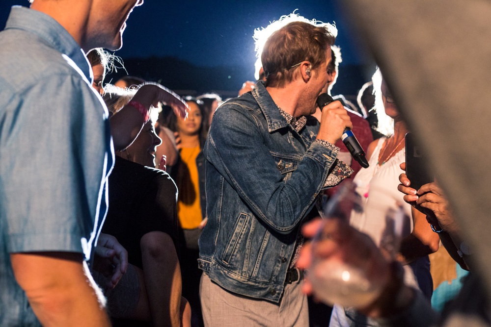 Andrew McMahon joins the crowd to sing a song during his set at Robert Mondavi Winery in Oakville. (Estefany Gonzalez)