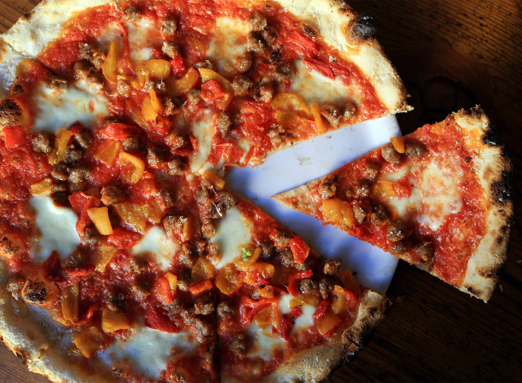 ITALY, Campo Fina in Healdsburg: Pizza Salsiccia (Kent Porter, PD)