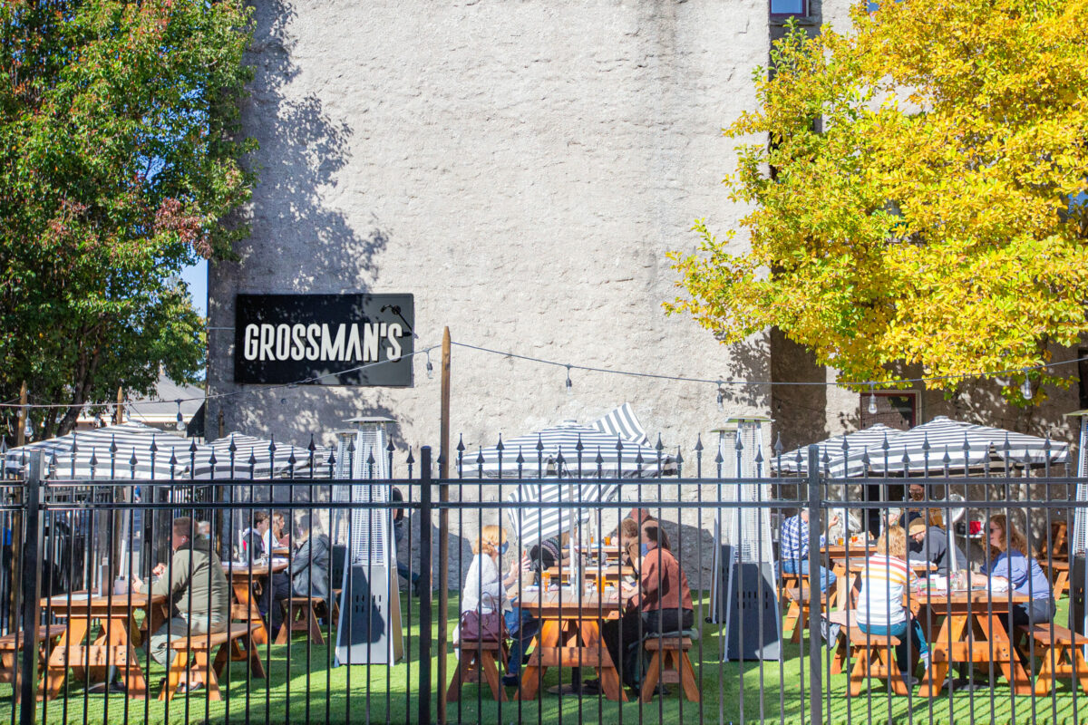 Outside dining area at Grossman's Noshery & Bar in Santa Rosa's Railroad Square. (Sonoma County Tourism)