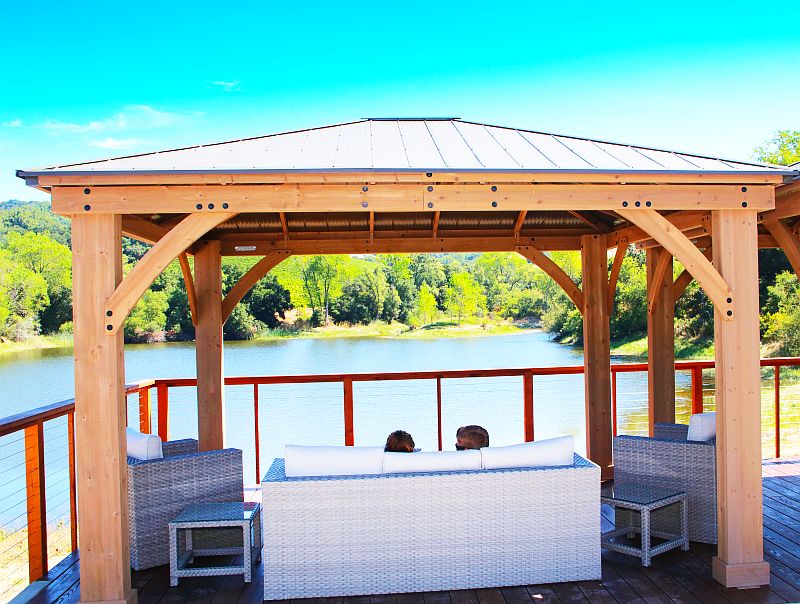 outdoor tasting room at Notre Vue Winery & Vineyards.