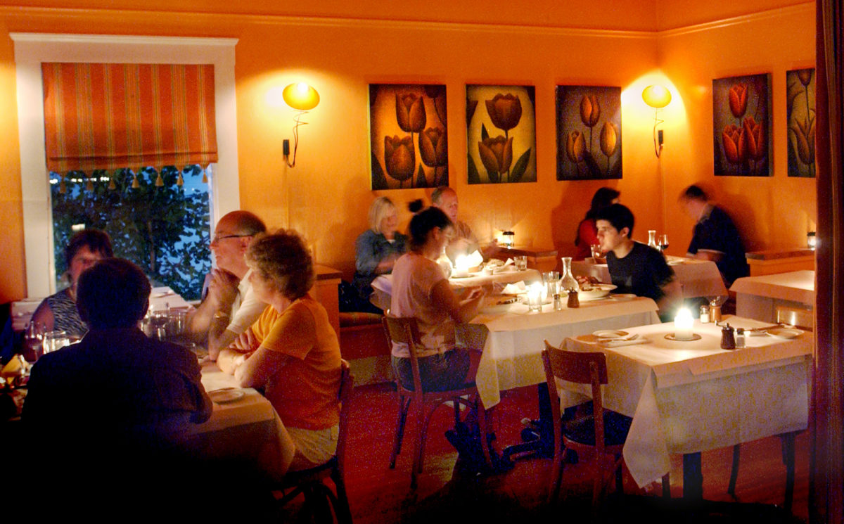 Ravenous: Folks still miss the friendly bar and romantic dining spot at that once stood at the current Bravas Tapas restaurant in Healdsburg.