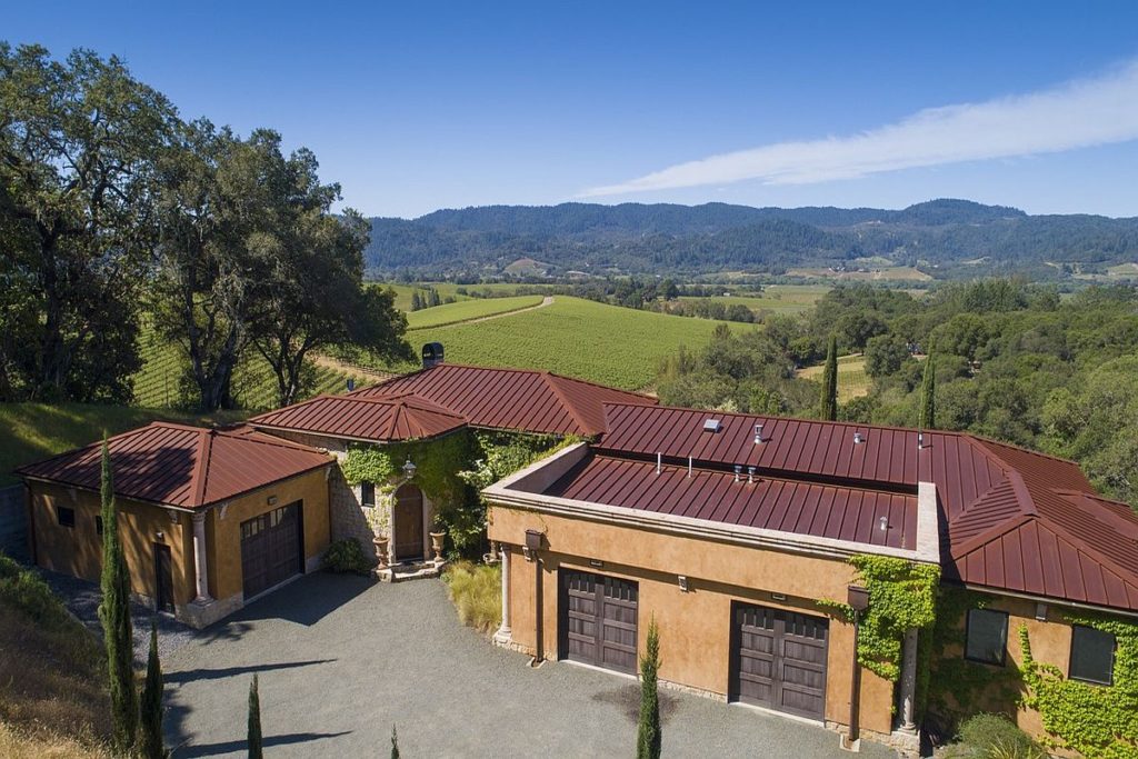 Healdsburg Reeve outside guest house