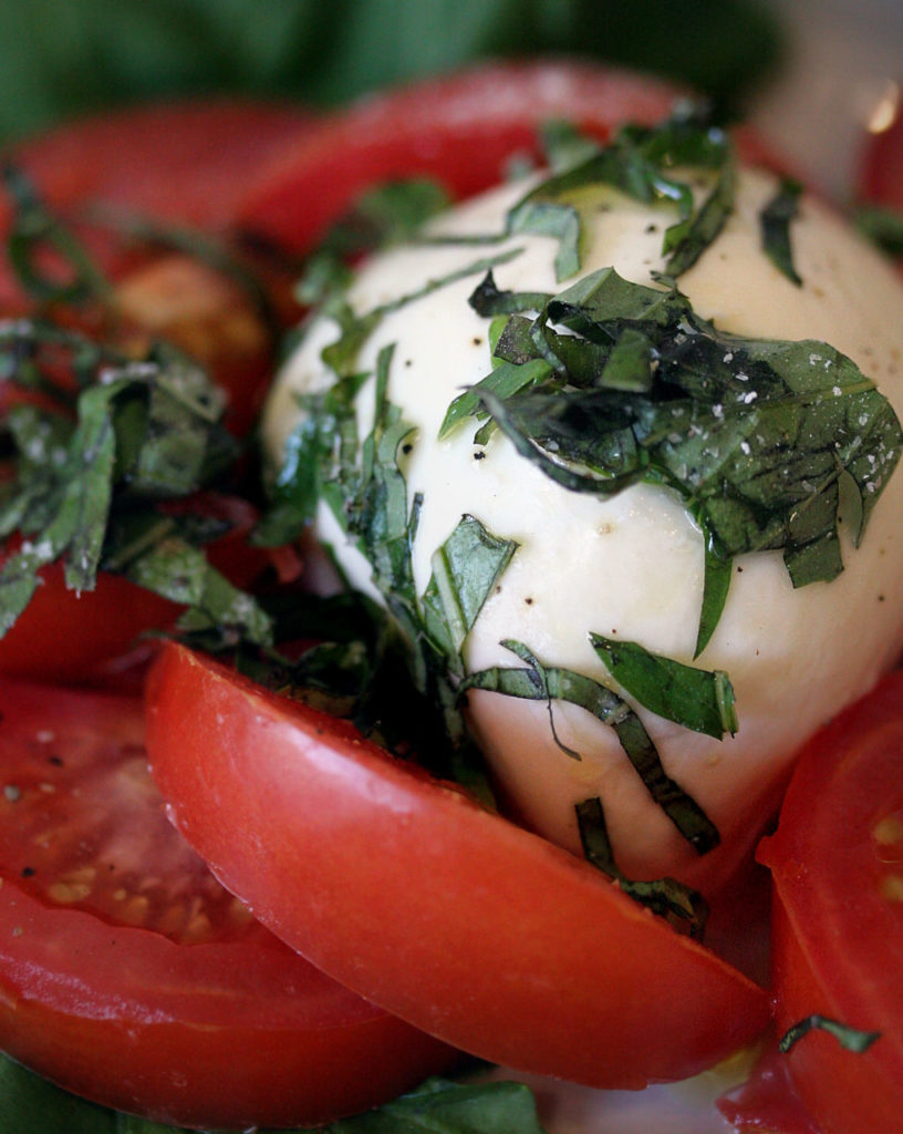 6/24/2009:D1: John Franchetti of Rosso restaurant in Santa Rosa teaches students at Relish cooking school in Healdsburg how to make fresh mozzarella and burrata - caprese salad PC: Chef John Franchetti of Rosso teaches students at Relish in Healdsburg how to make fresh mozzarella and Burrata as well as a simple tomato, mozzarella and basil salad, drizzled with olive oil.Sunday, June 7.