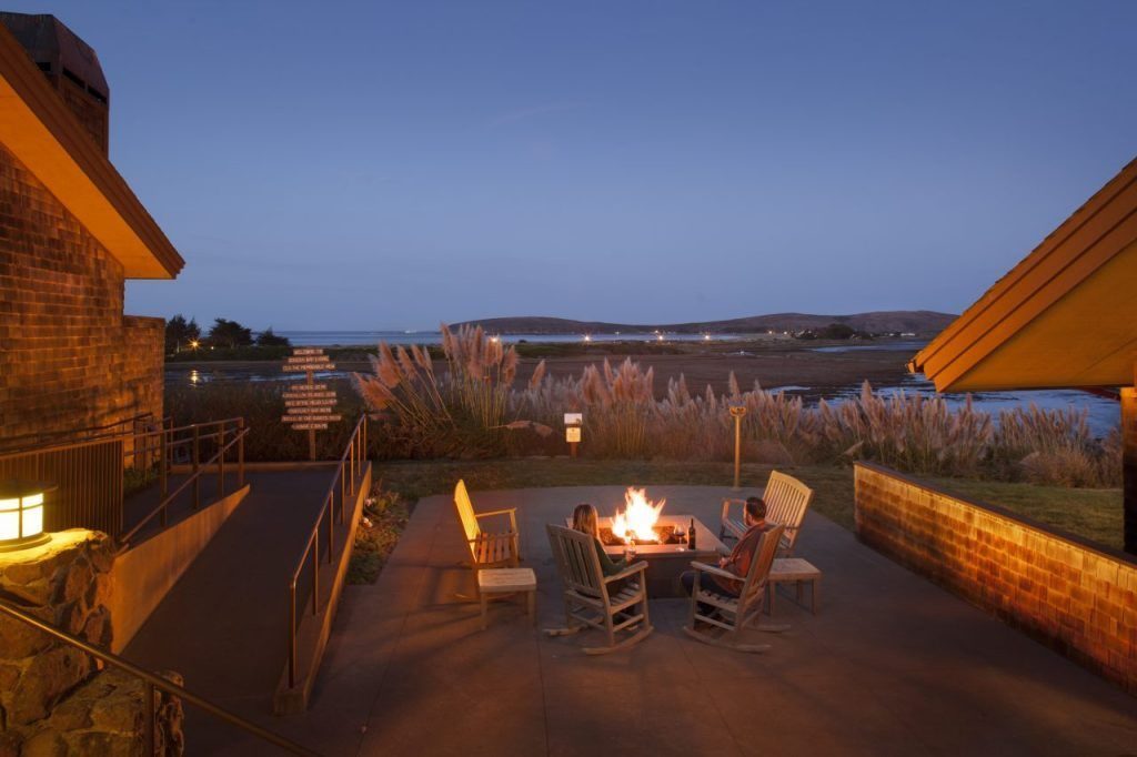 Drakes Fireside Lounge in Bodega Bay. (Courtesy of Bodega Bay Lodge)