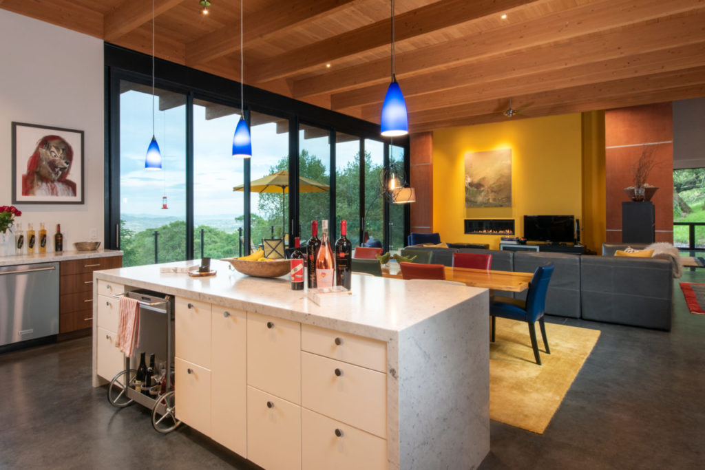 Kitchen and livingroom.