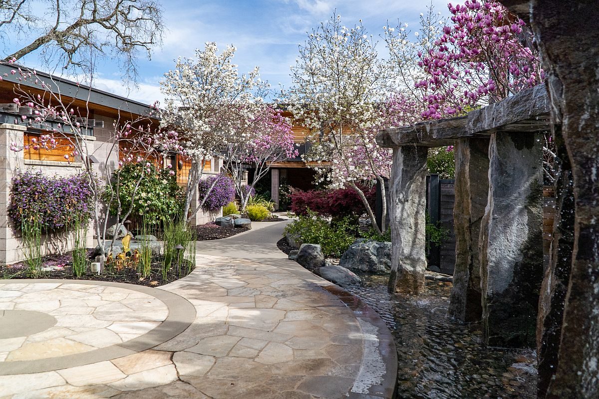 Bardessono courtyard