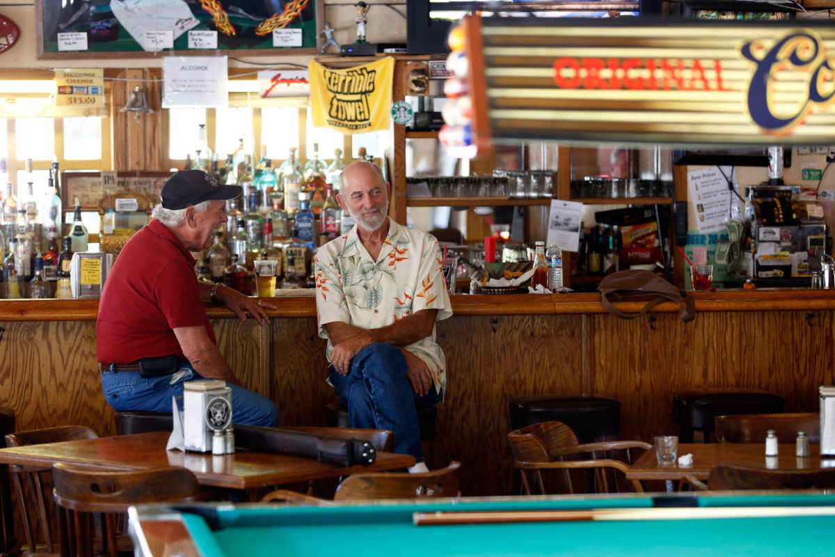 Don Opp, left, talks with Bill Schenback at Willowbrook Ale House in Petaluma, California on Saturday, September 19, 2015. (Alvin Jornada / The Press Democrat)