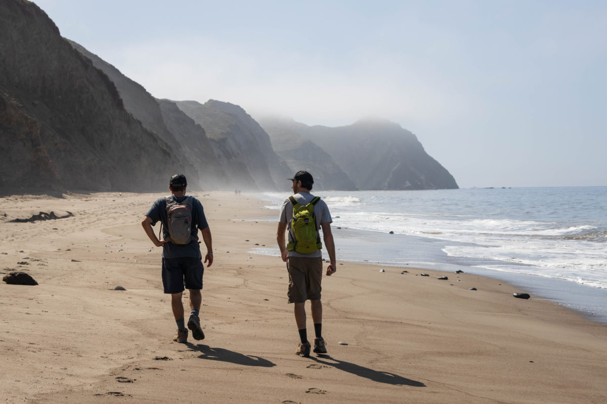 Walking to Alamere Falls at Wildcat Beach. (Osaze Cuomo / Shutterstock)