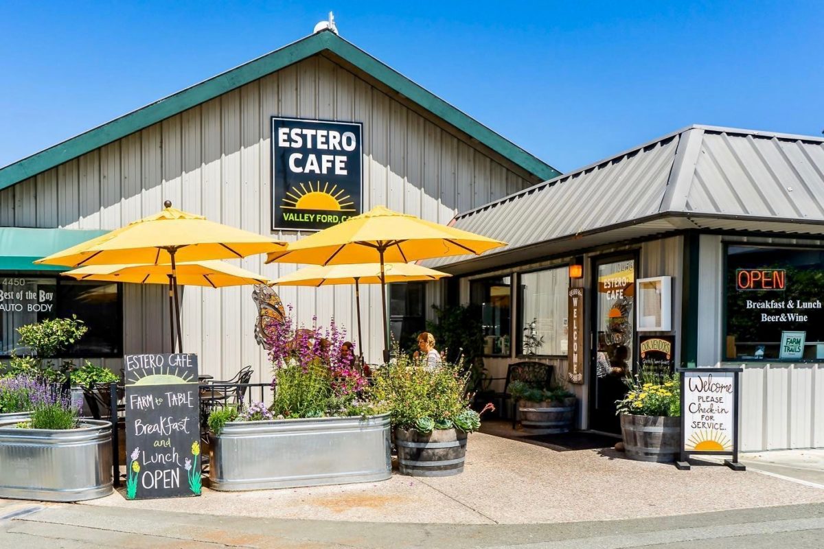 estero cafe patio