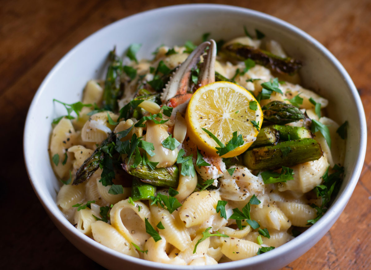 Crab mac and cheese at the Holly and Tali Show at The Casino Bar & Grill in Bodega. (Heather Irwin/Sonoma Magazine)