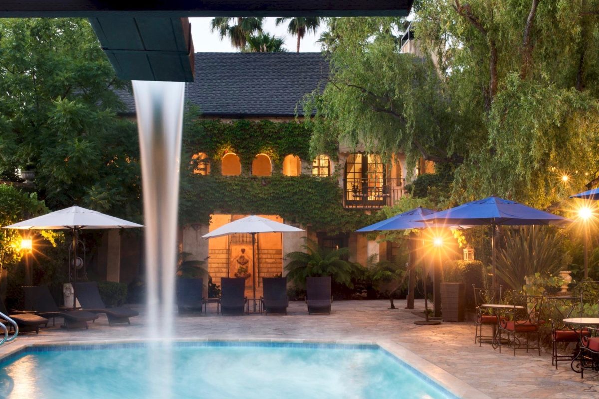 (Note: Kenwood Inn pool might not have water feature anymore.)