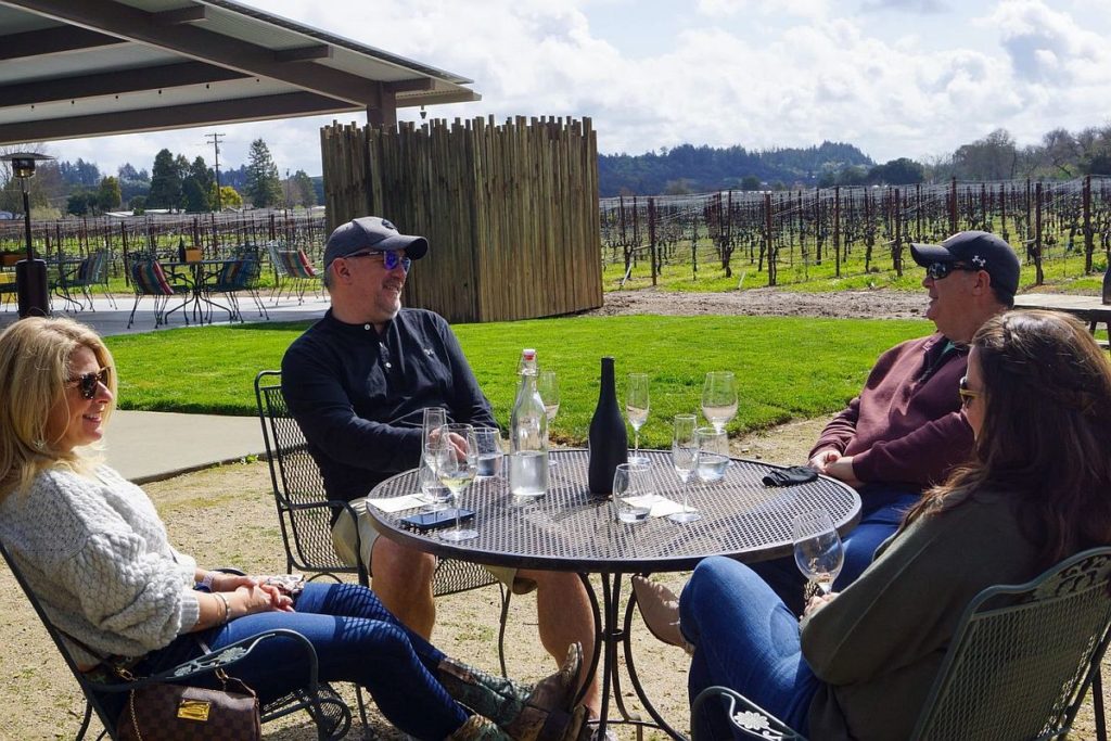 Outdoor tasting at Amista Vineyards in Healdsburg. (Courtesy of Amista Vineyards)
