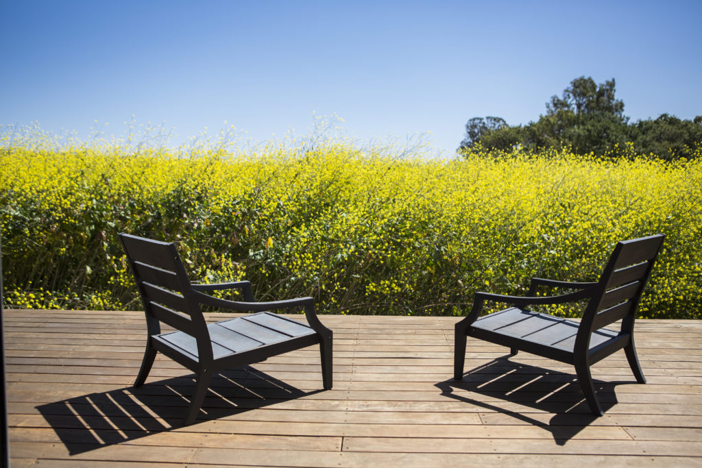 Outdoor seating at Gustave Carlson and Caroline Seckinger's Sonoma home. (Photo: Laure Joliet)