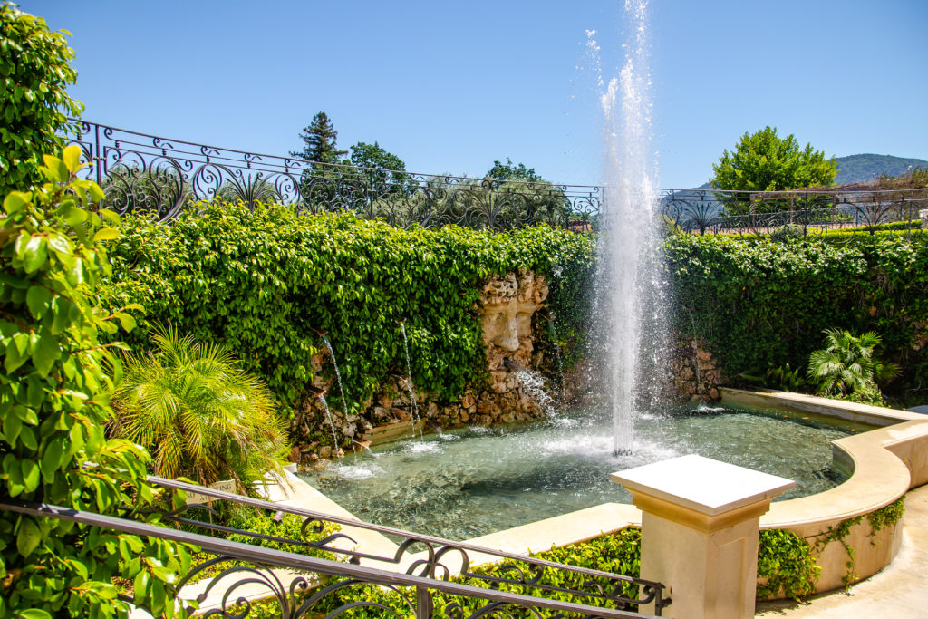 View of the fountain at Del Dotto Vineyards & Winery in St. Helena. (Iv-olga / Shutterstock.com)