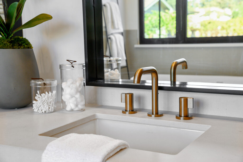 Only for use in Pueblo Avenue story. 