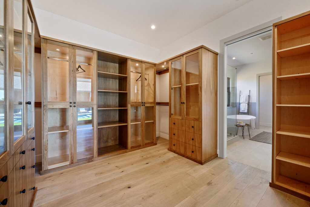 Only for use in Pueblo Avenue story. 