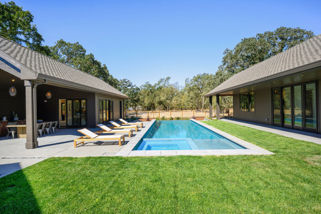 Only for use in Pueblo Avenue story. 