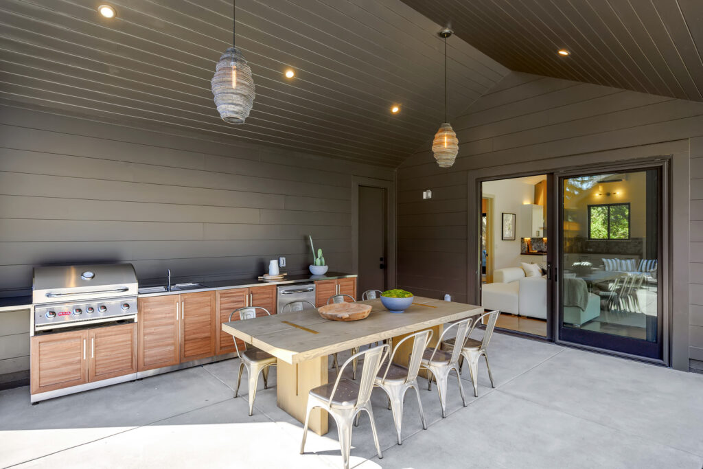 Only for use in Pueblo Avenue story. 