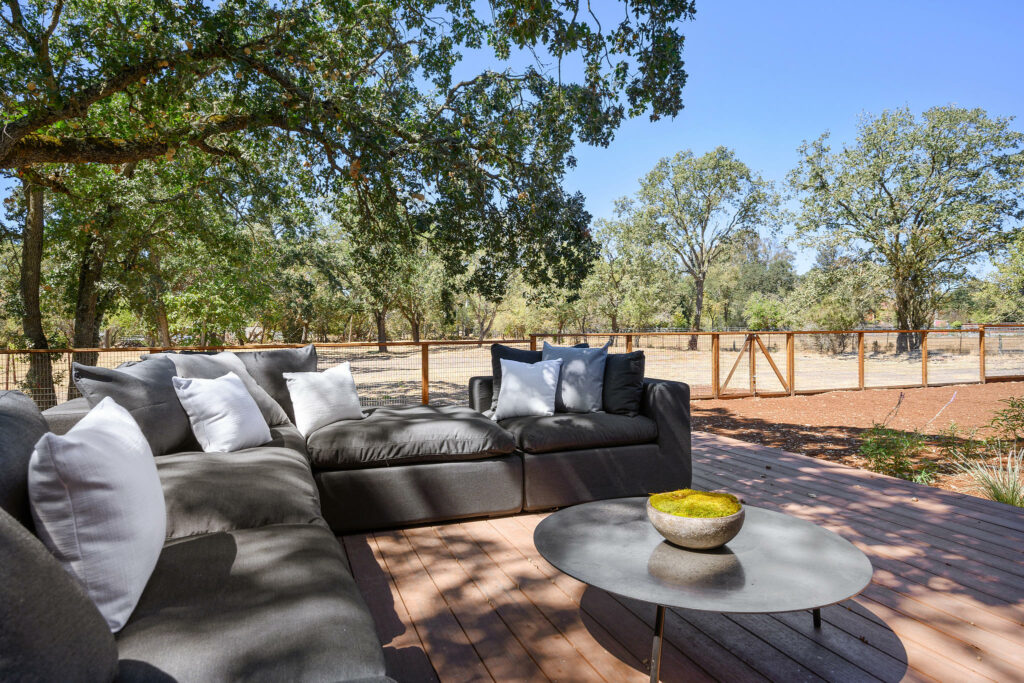 Only for use in Pueblo Avenue story. 