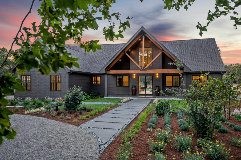 Only for use in Pueblo Avenue story. 