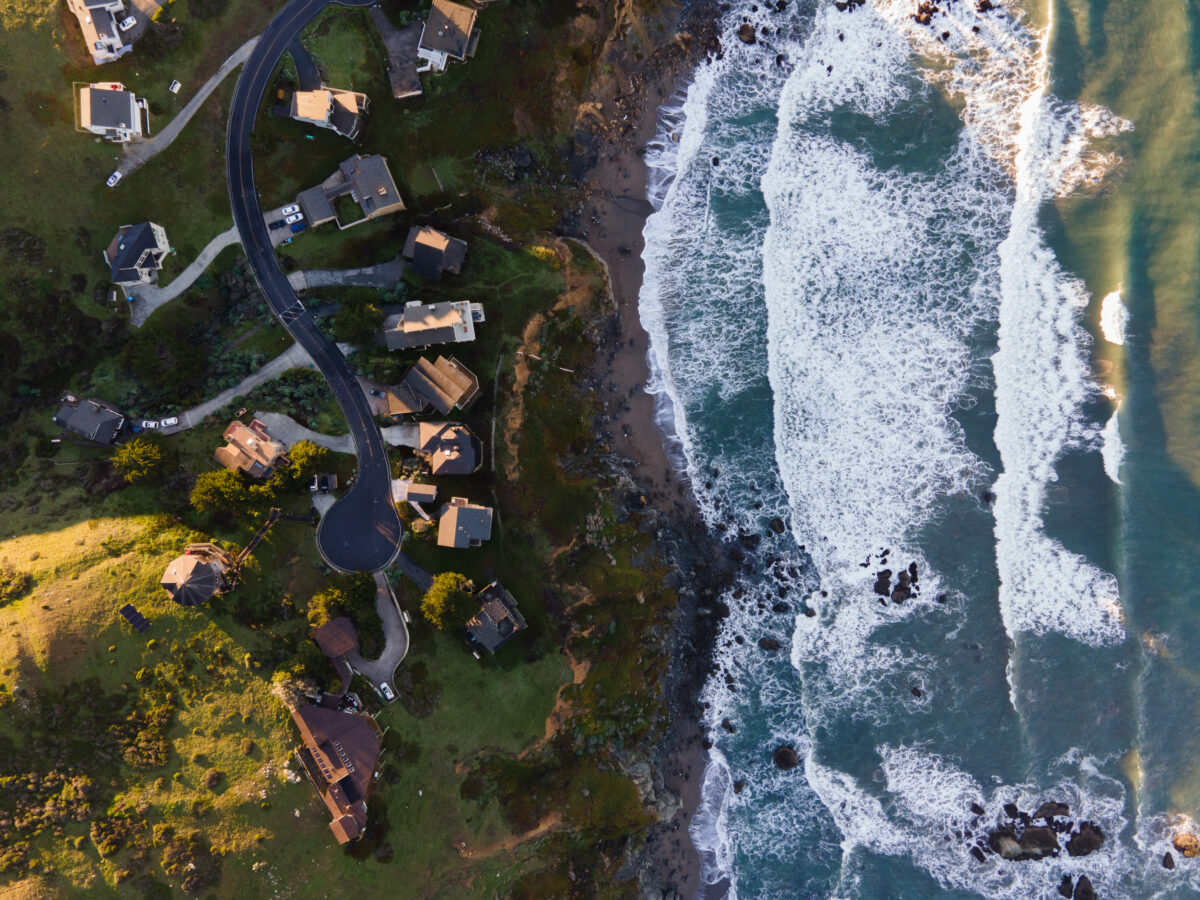 Along the coast, Dillon Beach houses perch at the edge of a cliff—as close to the Pacific as you will see in any enclave from San Diego to Vancouver. (John Beck/for Sonoma Magazine)