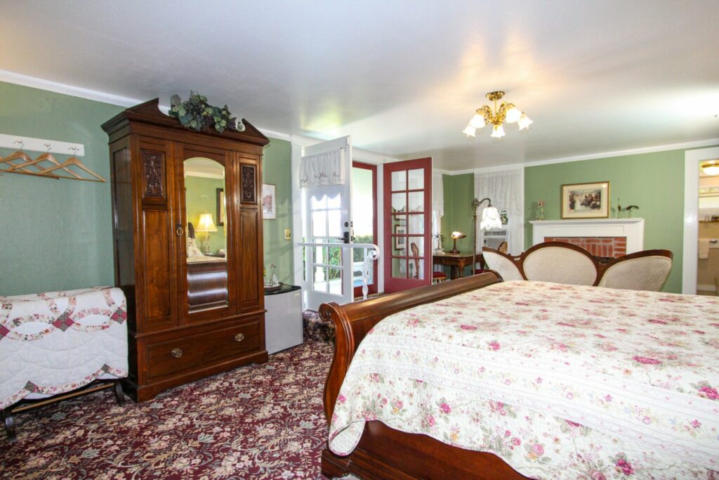 Guest room at the Raford Inn in Healdsburg. (Courtesy of Raford Inn)