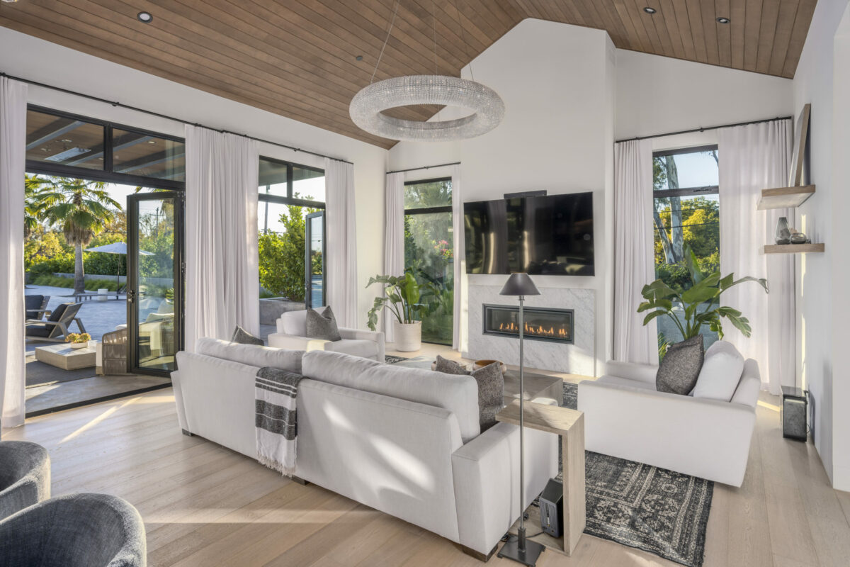An open floor plan with numerous steel-framed floor to ceiling windows allow a seamless connection between the interior and the yard. (Provided by Carol Sebastiani of Sotheby's International Realty)