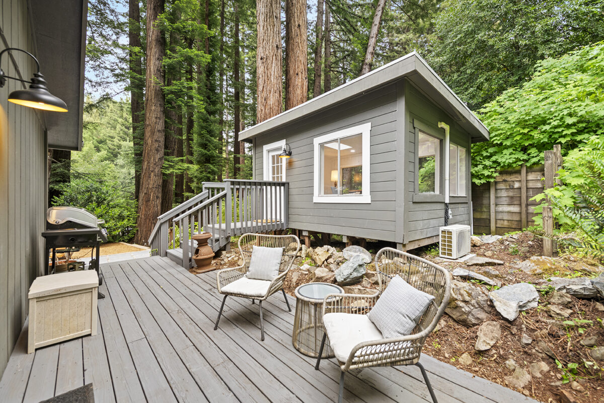 A detached building with plenty of windows can be used as an office space or yoga studio. (Brian McCloud Photography)