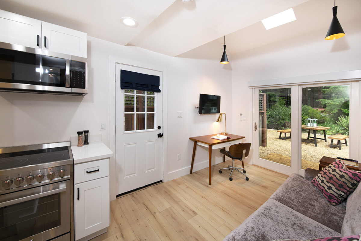 The home's guest suite has a separate entrance and a kitchen. Brian McCloud Photography)