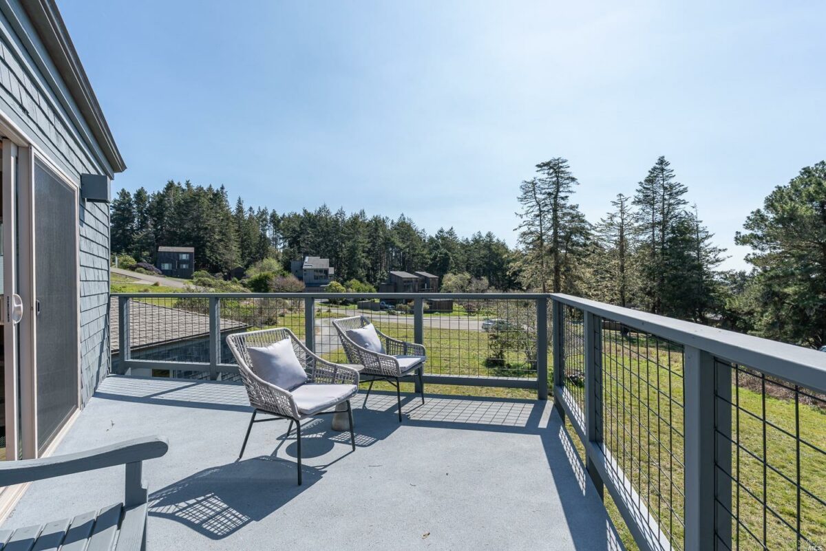 True to Sea Ranch's design mission, homes dot the hillside rather than overtake it. (Bill Oxford Photography)