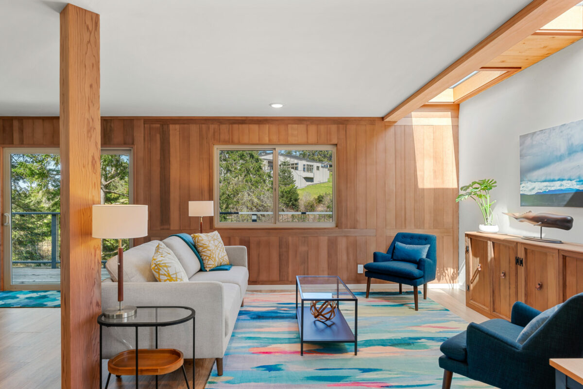 Rich color plays off warm wood in the downstairs seating area. (Bill Oxford Photography)