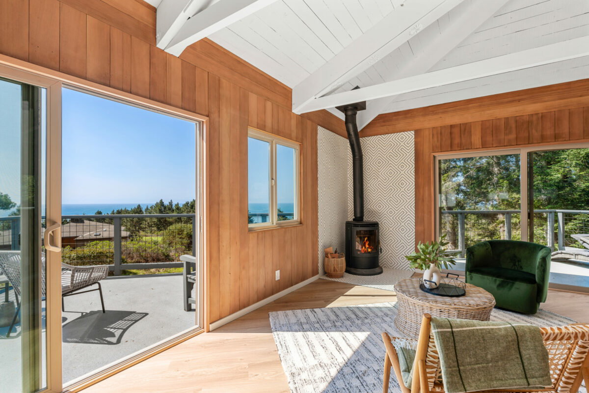 This property enjoys unfettered ocean views which were a main design aim in the historic Sea Ranch development. (Bill Oxford Photography)