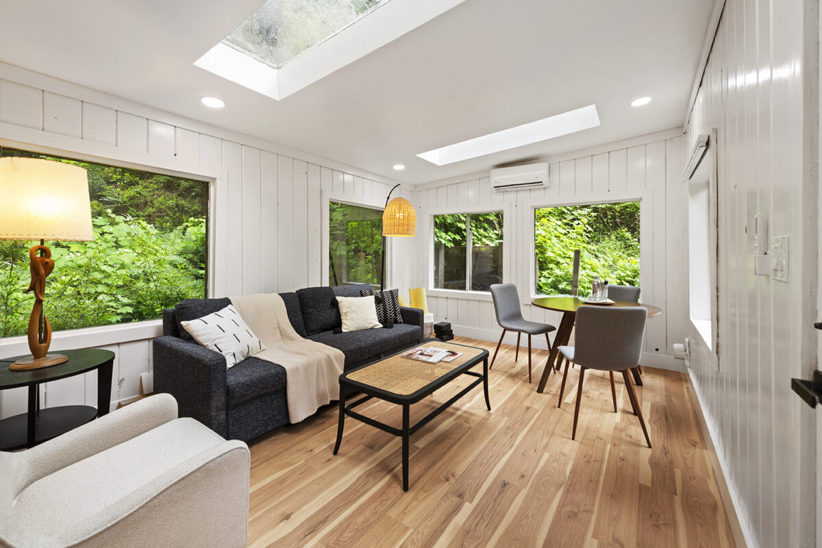 The auxiliary building is full of lush views and flooded with light. (Brian McCloud Photography)