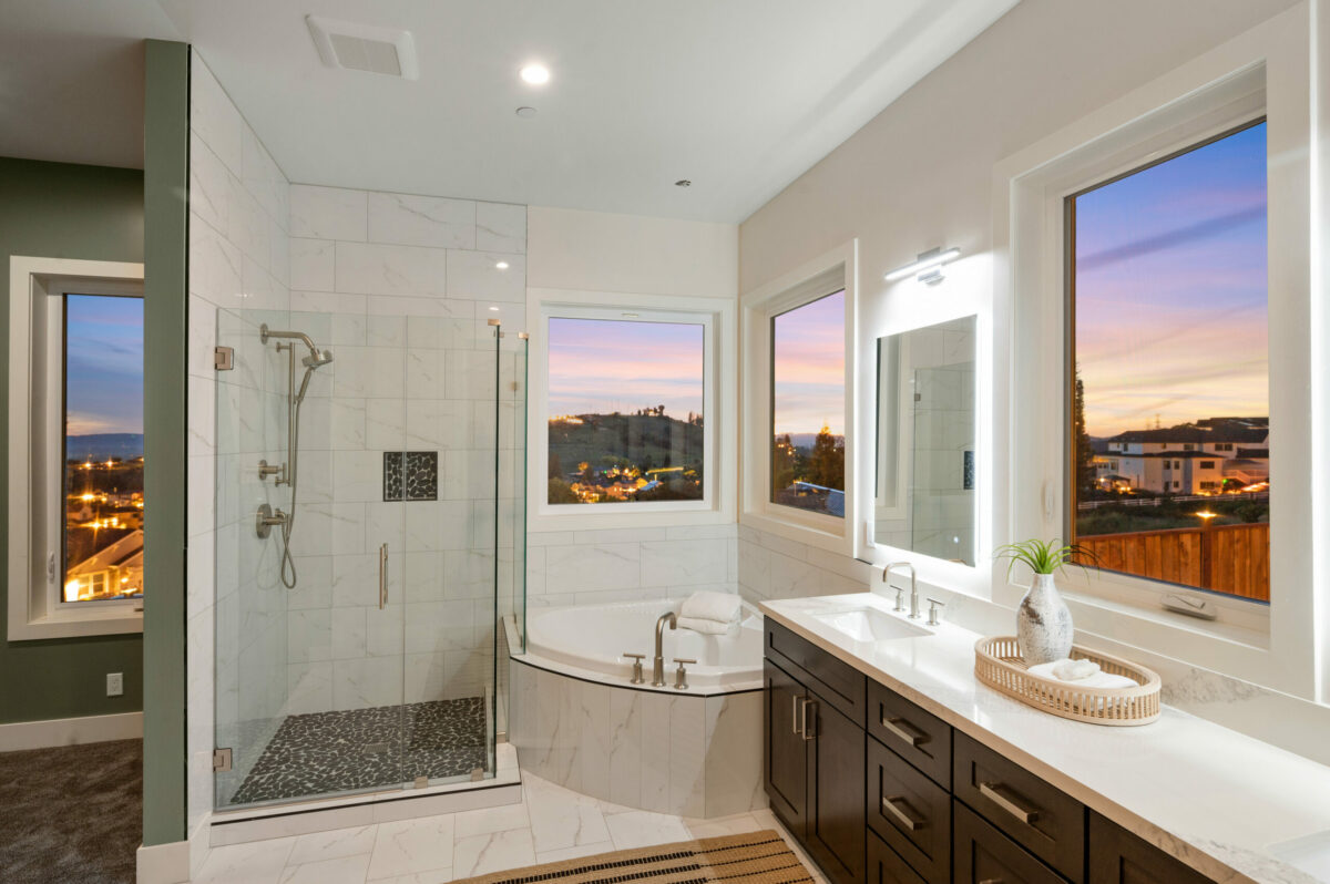 More pleasing black and white drama in the bathroom. (Lunghi Studios)