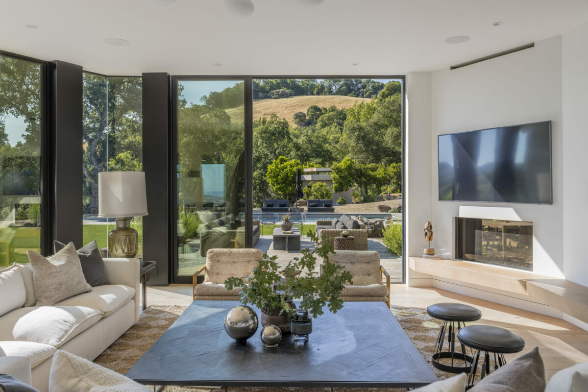 High ceilings and abundant windows give a sense of grandness to the living room. (Provided by Caroline Sebastiani / Sotheby’s International Realty)