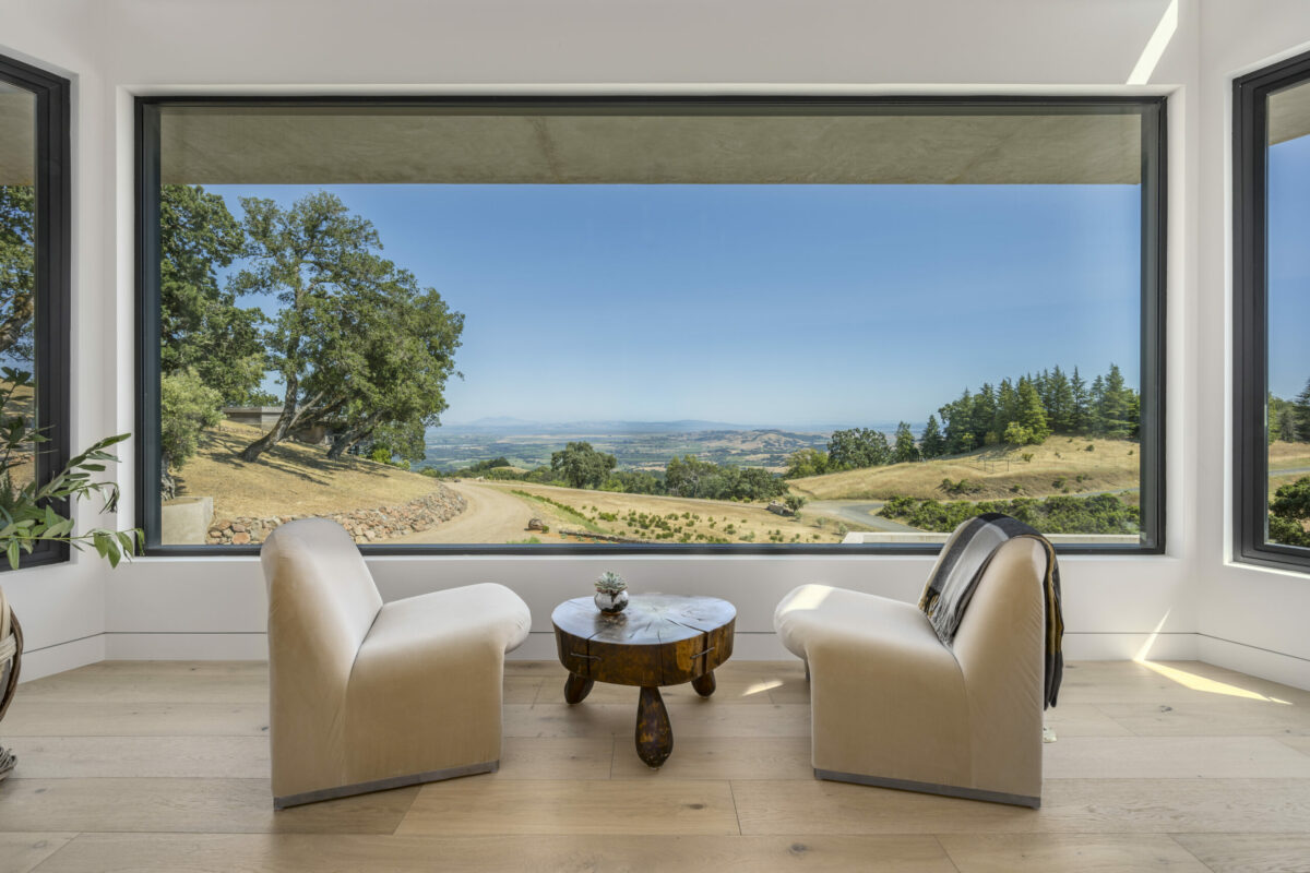 Furniture in understated tones and organic forms stands out yet yield focus to the spectacular views.(Provided by Caroline Sebastiani / Sotheby’s International Realty)