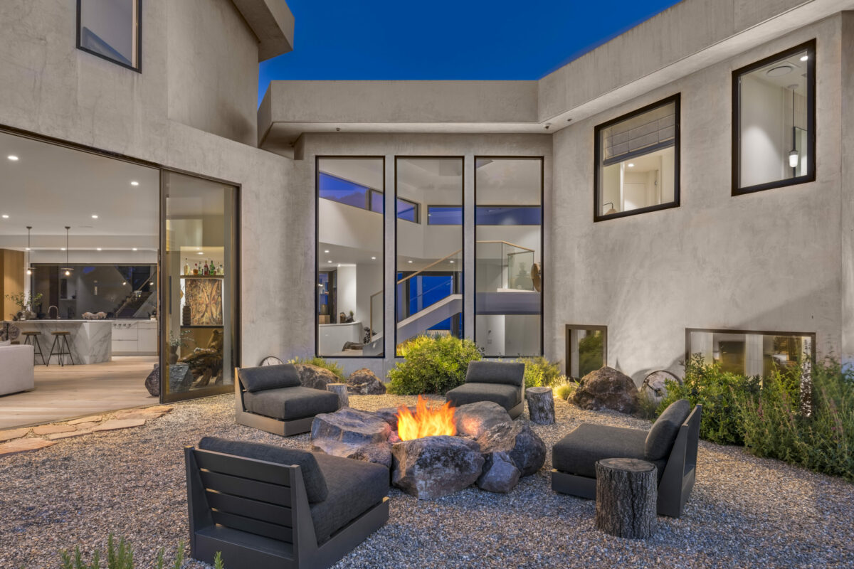 Stones, stumps and slate chairs give natural elegance to this atrium. (Provided by Caroline Sebastiani / Sotheby’s International Realty)