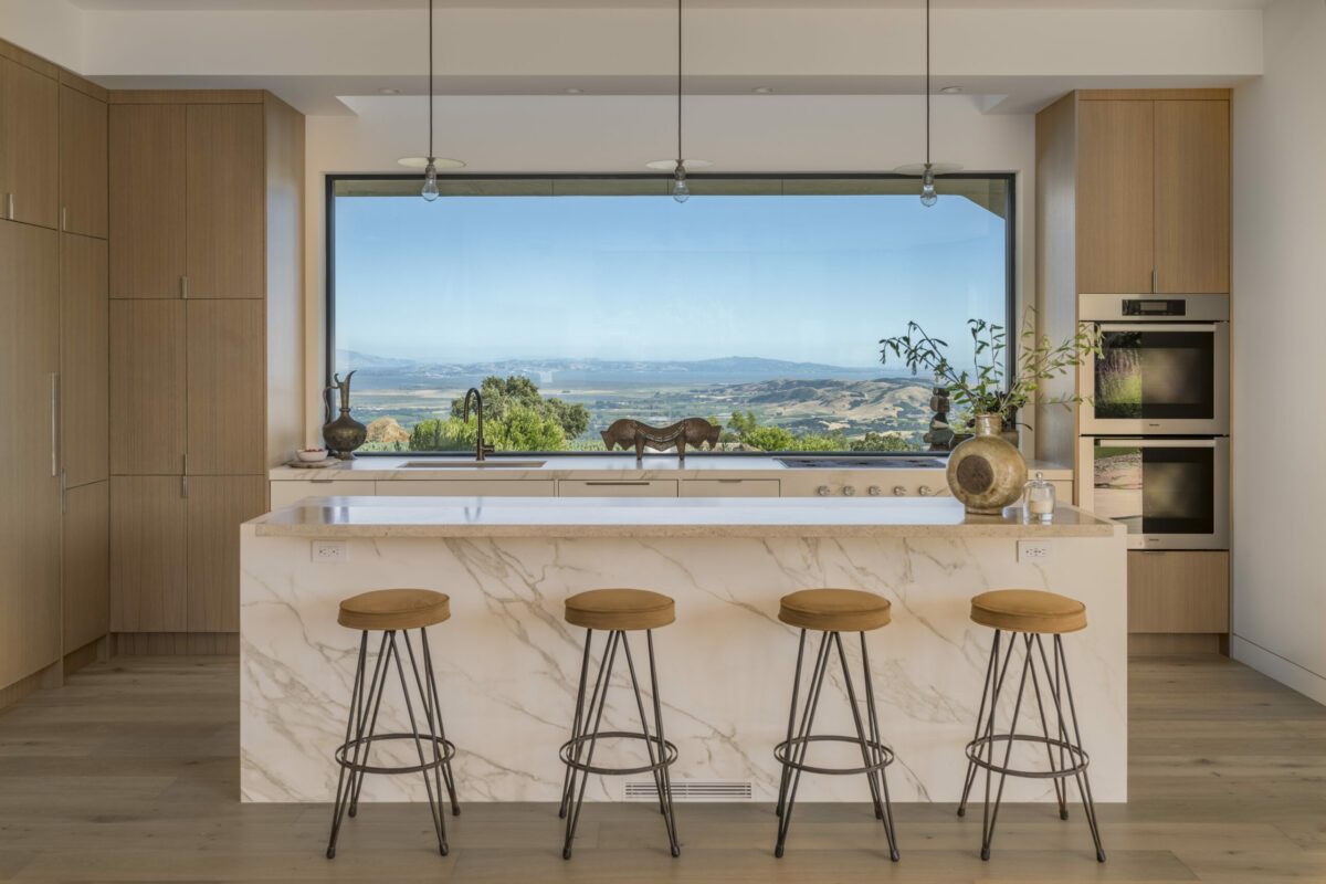 The outdoors serve as art thanks to an inspired placement of windows. (Provided by Caroline Sebastiani / Sotheby’s International Realty)