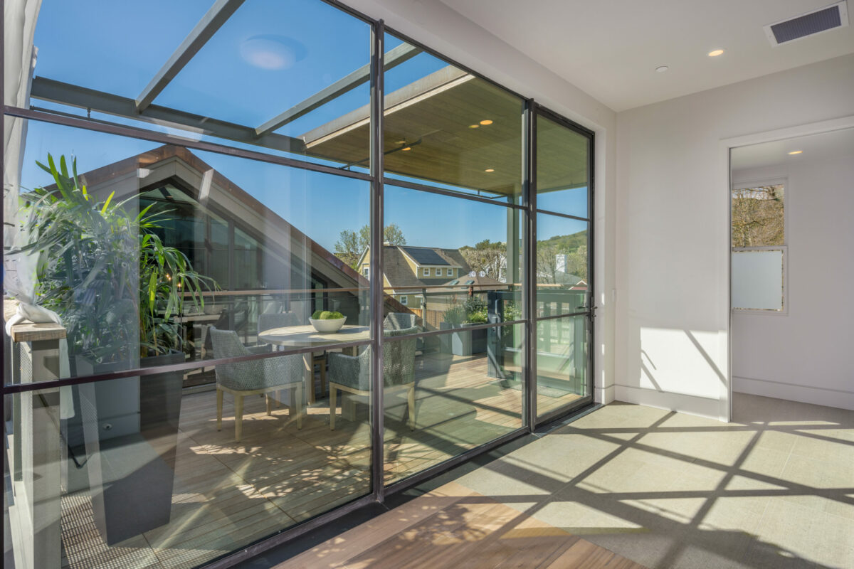 Light and openness are achieved through this wall of windows. (Paul Rollins for Sotheby’s International Realty)