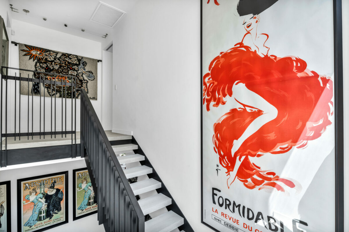 Staircase. (SeaTimber Media / Sotheby’s International Realty)