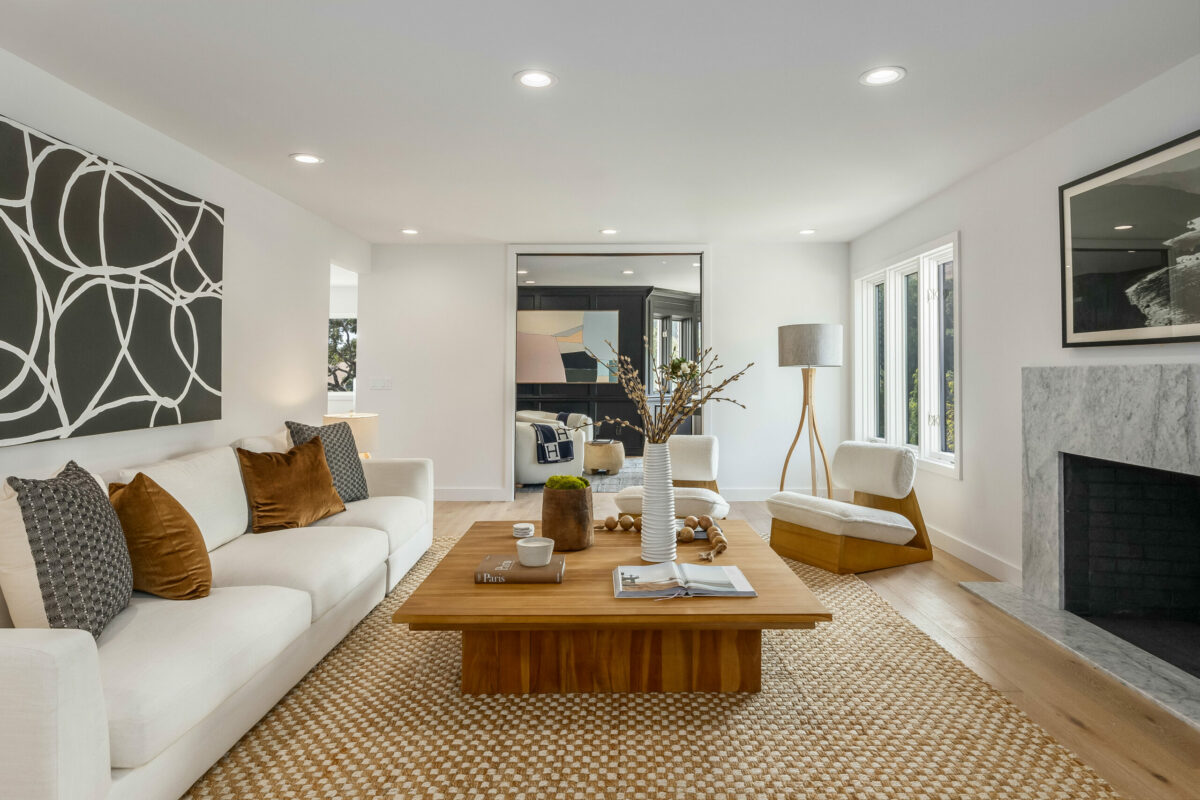 The interior blends modern design elements with traditional ones. A black and white color scheme is warmed with the caramel color of wood, furniture and textiles. (Stephen Sugg / Sotheby’s International Realty)