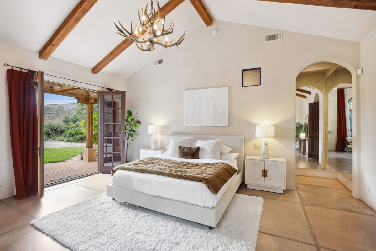 Arched hallway off of the bedroom. (Open Homes Photography / Sotheby's International Realty)
