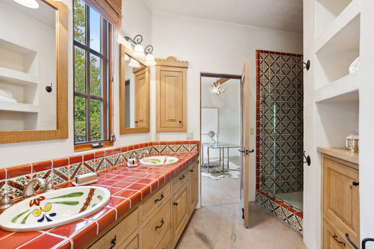 Bathroom. (Open Homes Photography / Sotheby's International Realty)