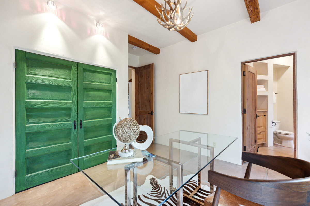 The office. (Open Homes Photography / Sotheby's International Realty)