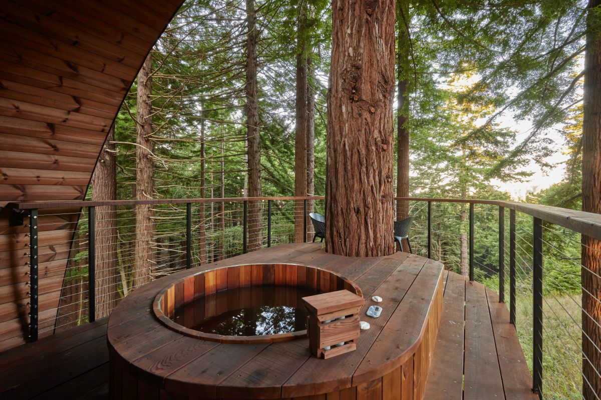 Hot tub at Spyglass treehouse in Occidental.